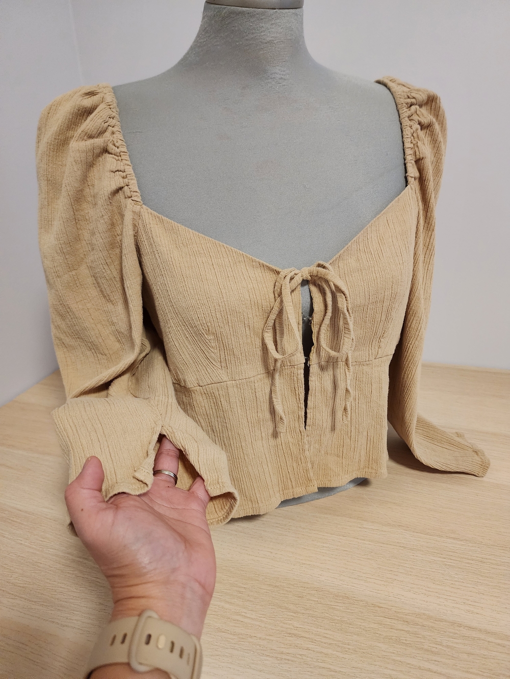 Oak + Fort Beige Babydoll Tie-Front Crop Blouse Puff Sleeve Size L Romantic - Picture 7 of 15